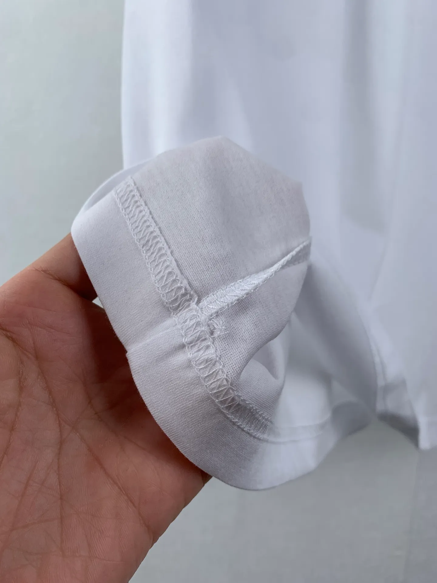 SAINT LAURENT Classic T Authentic 2322 ，50 170 ，1*1 280 ， ， ， 1：1 ， Size：S M L XL